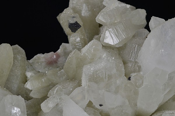 Hexagonal pyramidal Quartz with Sphalerite inclusions