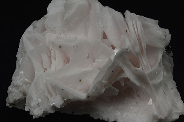 Calcite with Chalcopyrite and Sphalerite inclusions