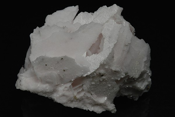Calcite with Chalcopyrite and Sphalerite inclusions