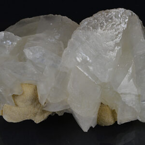 Rhombohedral Calcite on host rock
