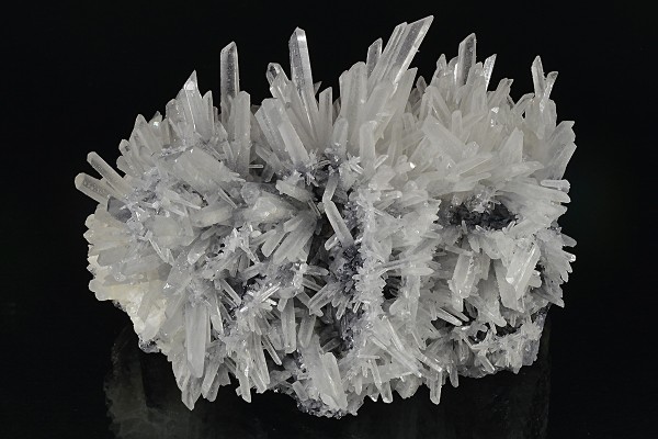 Two generations Quartz on Spinel Law Twin