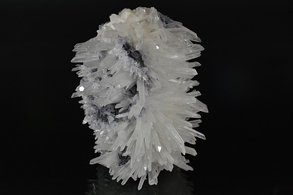 Two generations Quartz on Spinel Law Twin