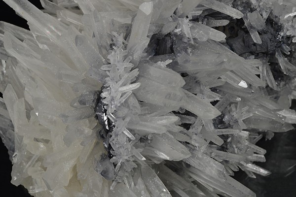 Two generations Quartz on Spinel Law Twin