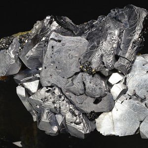 Twinned Galena with Sphalerite inclusions