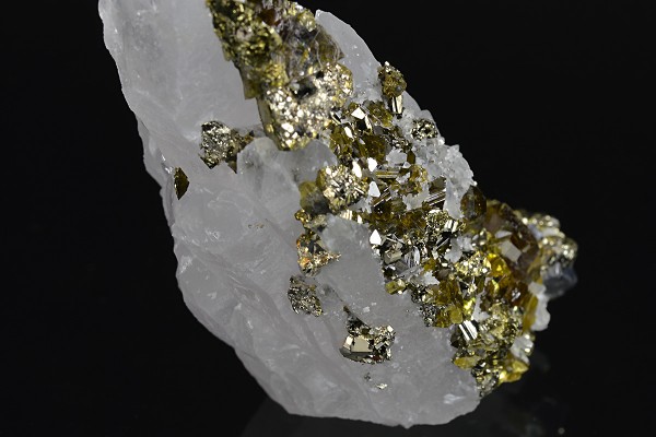 Cleiophane, Pyrite, Chalcopyrite, Galena on Quartz