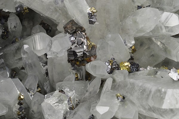 Quartz, gem Sphalerite var.Cleiophane, Chalcopyrite, Pyrite