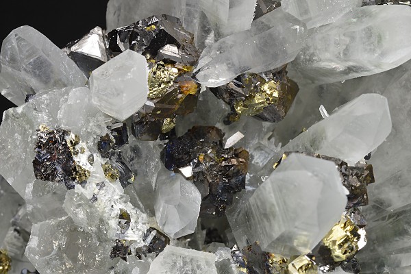 Quartz, gem Sphalerite var.Cleiophane, Chalcopyrite, Pyrite