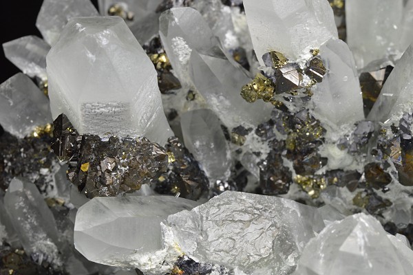 Quartz, gem Sphalerite var.Cleiophane, Chalcopyrite, Pyrite
