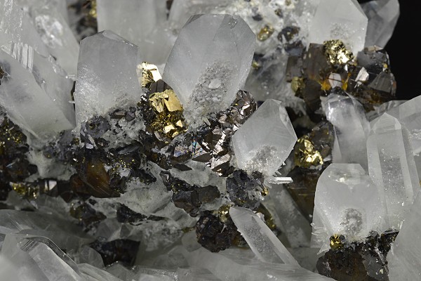 Quartz, gem Sphalerite var.Cleiophane, Chalcopyrite, Pyrite