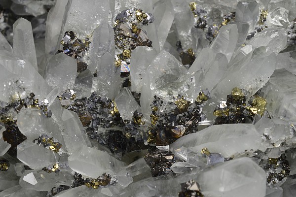 Quartz, gem Sphalerite var.Cleiophane, Chalcopyrite, Pyrite