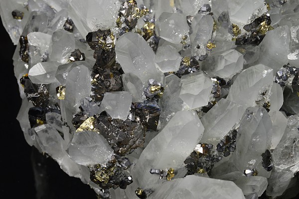 Quartz, gem Sphalerite var.Cleiophane, Chalcopyrite, Pyrite