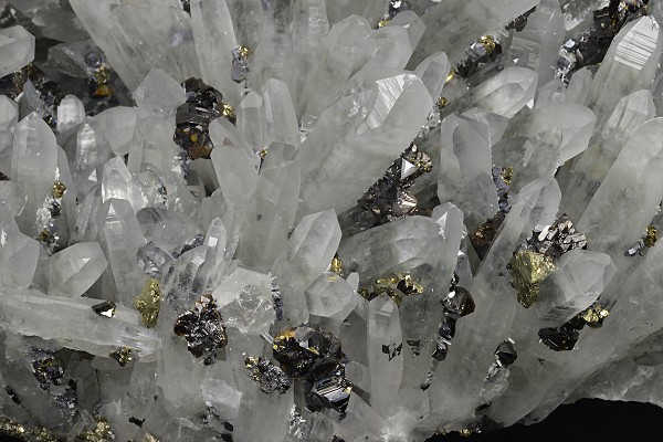 Quartz, gem Sphalerite var.Cleiophane, Chalcopyrite, Pyrite
