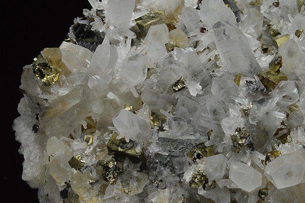 Quartz, Chalcopyrite, Pyrite, Sphalerite, Galena
