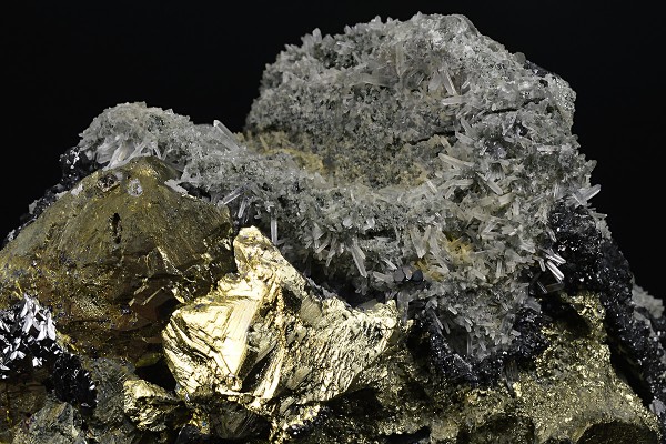 Chalcopyrite, Sphalerite, Galena, Quartz, Calcite