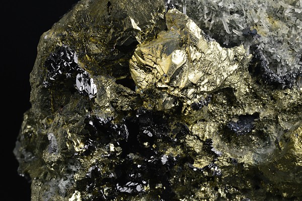 Chalcopyrite, Sphalerite, Galena, Quartz, Calcite