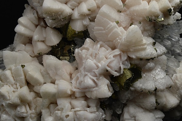 Mangano Calcite, Chalcopyrite, Quartz, Galena, Pyrite