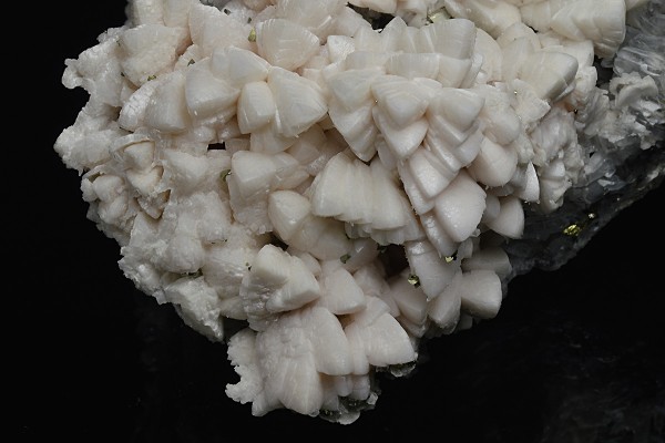 Mangano Calcite, Chalcopyrite, Quartz, Galena, Pyrite