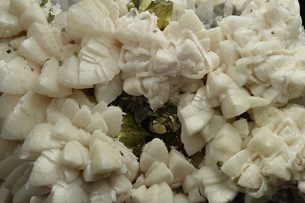Mangano Calcite, Chalcopyrite, Quartz, Galena, Pyrite