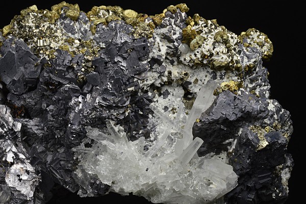 Chalcopyrite, Galena, Pyrite, Quartz, Calcite