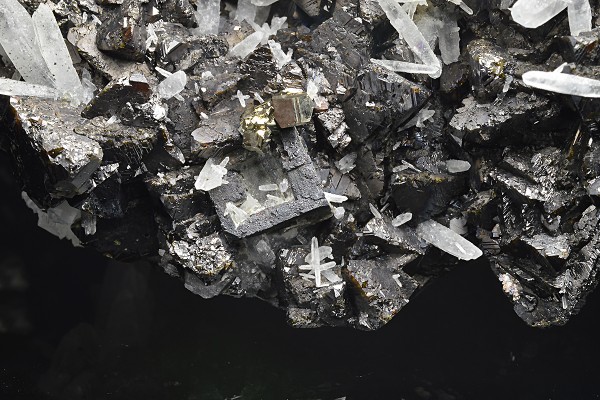 Sphalerite, Quartz, Pyrite, Galena, Chalcopyrite