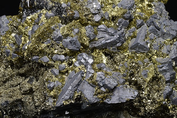 Chalcopyrite, truncated Galena, Pyrite, Cleiophane