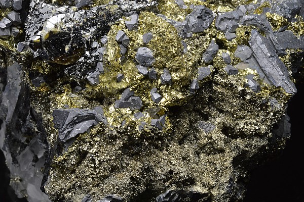 Chalcopyrite, truncated Galena, Pyrite, Cleiophane