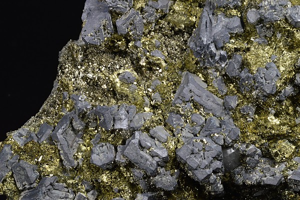 Chalcopyrite, truncated Galena, Pyrite, Cleiophane