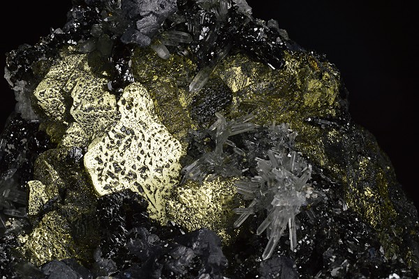 Chalcopyrite, Sphalerite, Quartz, Galena