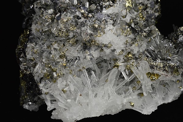Chalcopyrite, Sphalerite, Quartz, Galena