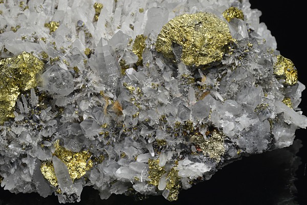 Chalcopyrite, Quartz, Pyrite, Galena