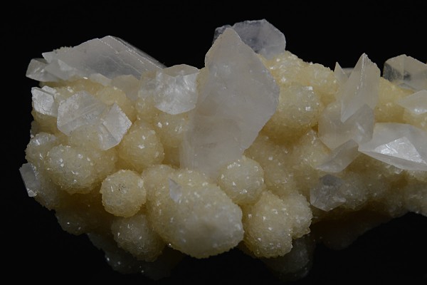 Two generations Calcite on Quartz