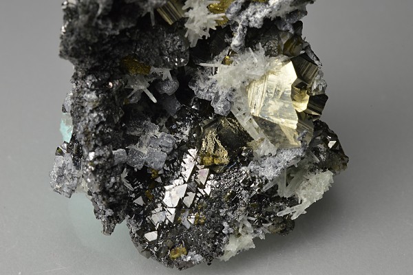 Pyrite, gem Sphalerite var.Cleiophane, Quartz, Galena, Chalcopyrite