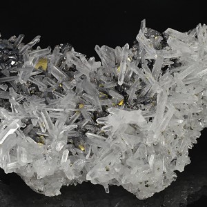 Bi-terminated Quartz on Sphalerite, Chalcopyrite