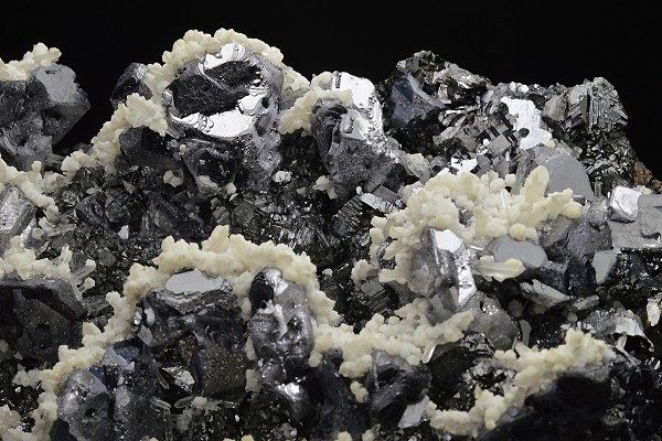 Spinel law twin Galena, Sphalerite, Quartz, Calcite