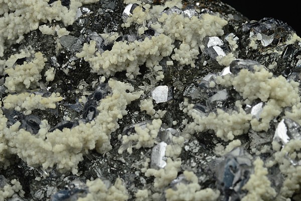 Spinel law twin Galena, Sphalerite, Quartz, Calcite