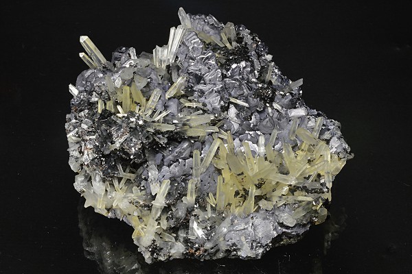 Quartz on twinned Galena, Sphalerite, Chalcopyrite