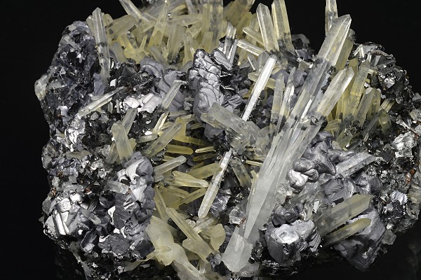 Quartz on twinned Galena, Sphalerite, Chalcopyrite