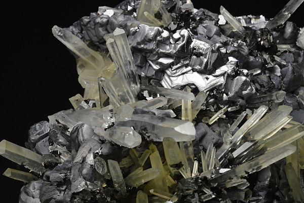 Quartz on twinned Galena, Sphalerite, Chalcopyrite