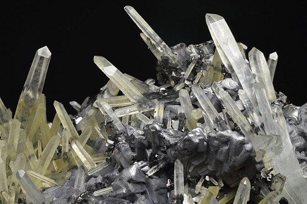 Quartz on twinned Galena, Sphalerite, Chalcopyrite