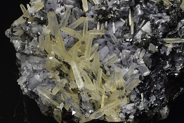 Quartz on twinned Galena, Sphalerite, Chalcopyrite