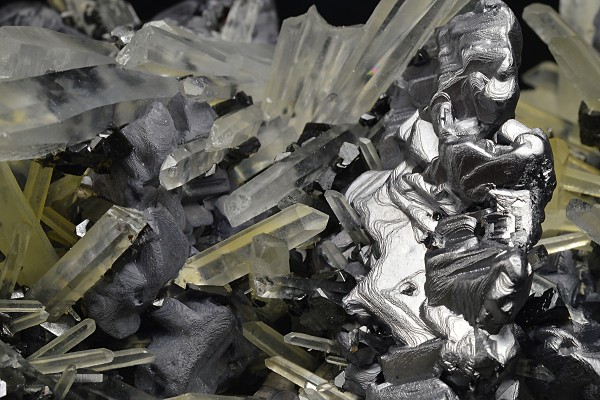 Quartz on twinned Galena, Sphalerite, Chalcopyrite