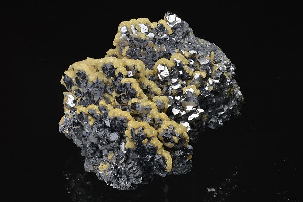 Spinel law twin Galena tinged with Calcite