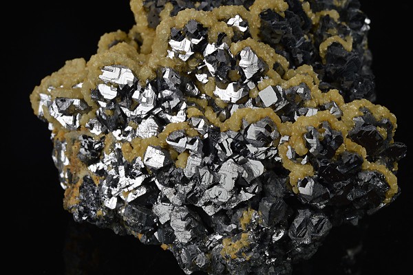 Spinel law twin Galena tinged with Calcite