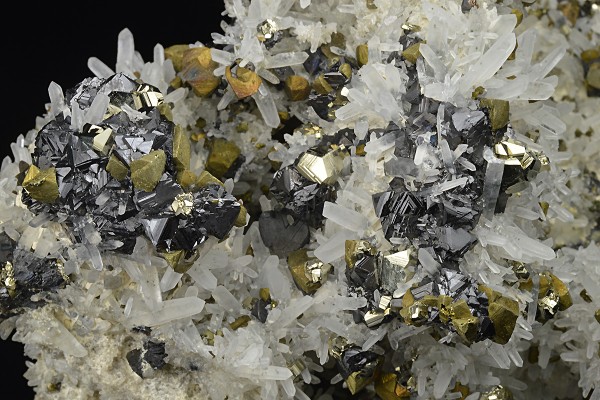 Quartz, Chalcopyrite, Pyrite, Sphalerite