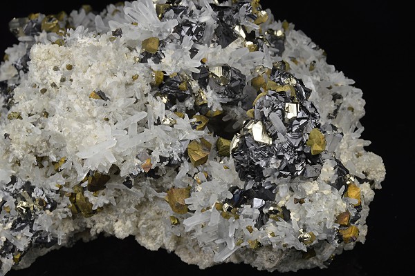 Quartz, Chalcopyrite, Pyrite, Sphalerite