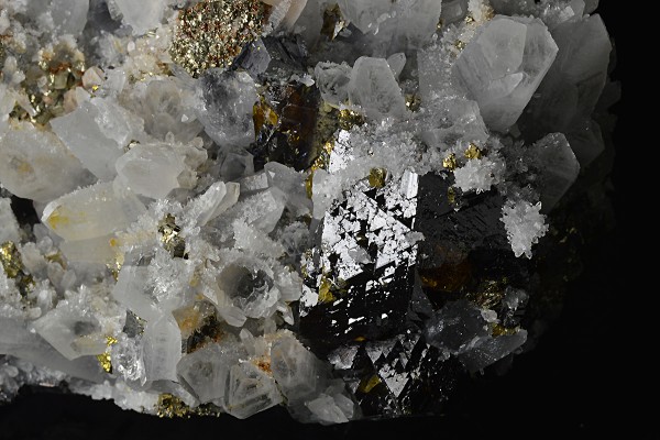 Quartz, Sphalerite, Pyrite, Chalcopyrite