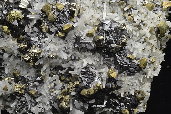 Quartz, Sphalerite, Chalcopyrite, Pyrite