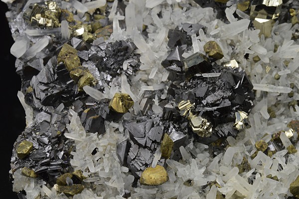 Quartz, Sphalerite, Chalcopyrite, Pyrite