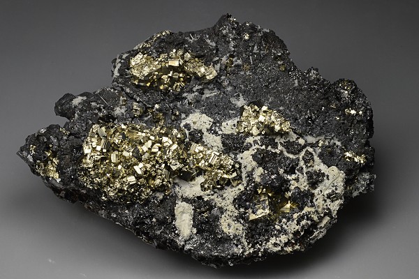 Pyrite on Sphalerite, Quartz