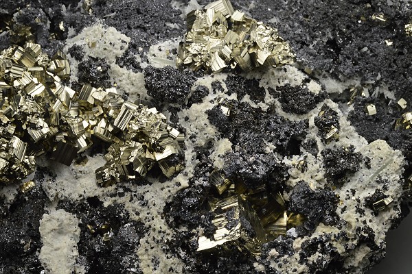 Pyrite on Sphalerite, Quartz